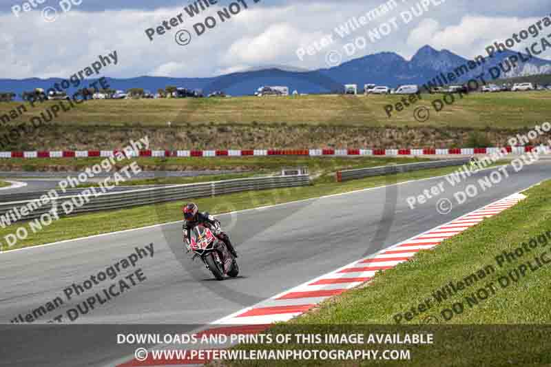 cadwell no limits trackday;cadwell park;cadwell park photographs;cadwell trackday photographs;enduro digital images;event digital images;eventdigitalimages;navarra;no limits trackdays;peter wileman photography;racing digital images;trackday digital images;trackday photos